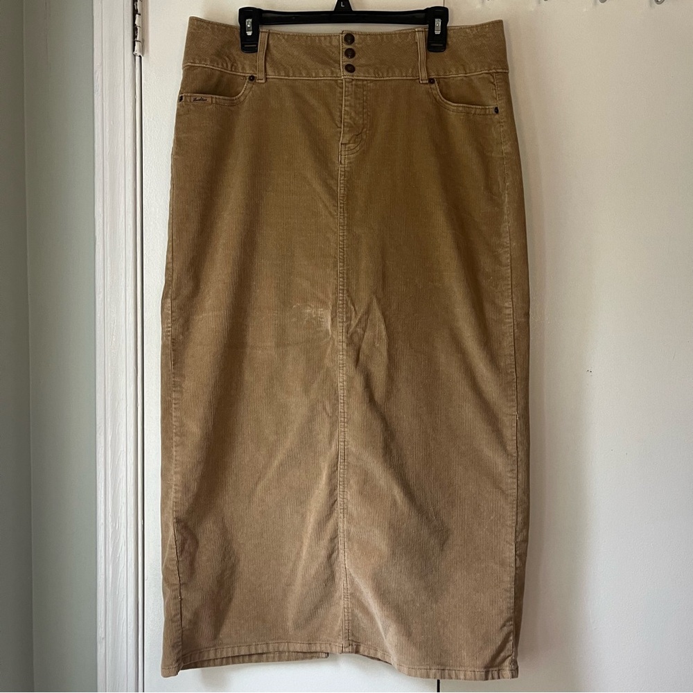 🤎 Levi Strauss Tan Corduroy Midi Skirt with Button Closure and Front Pockets